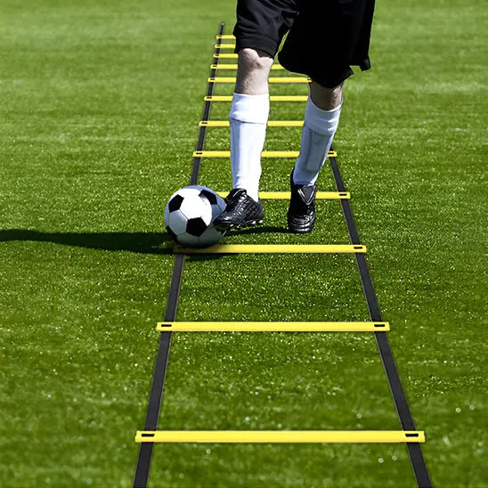 Echelle-d_entrainement-pour-travail-de-vitesse-et-d_agilite-jaune-et-noir