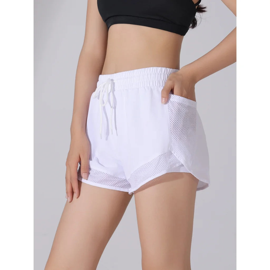 short-de-sport-femme-PowersFit™-blanc-ajustement-parfait-et-tissu-respirant